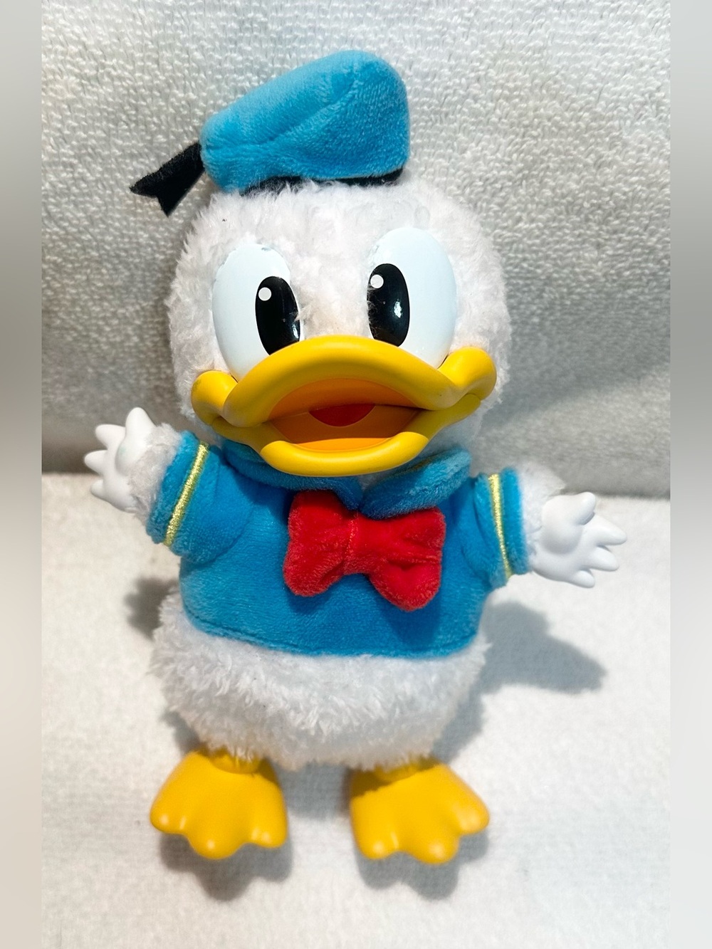 POPMART Mickey Family Cute Together Keychain - Donald Duck Plush Bag Charm